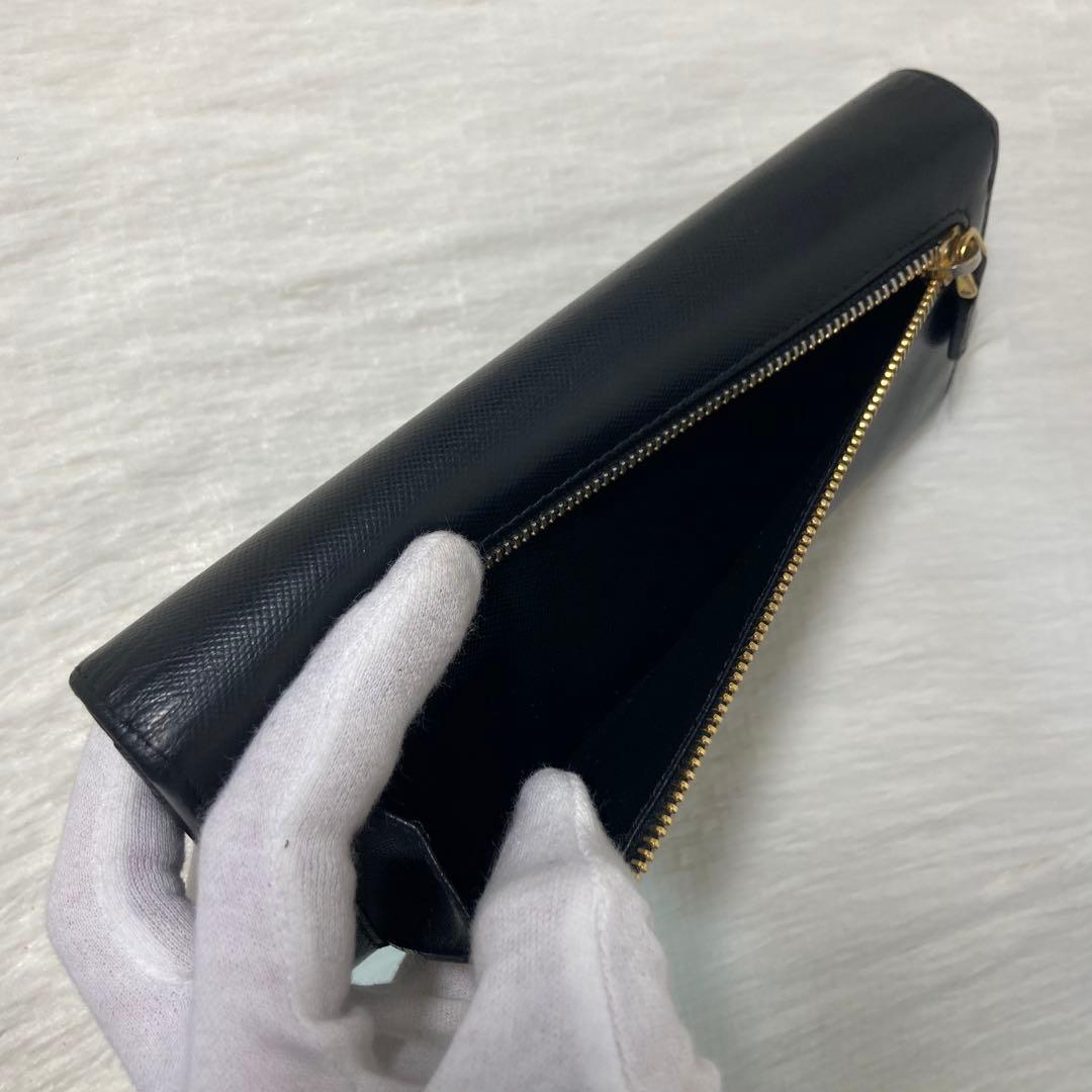 早い者勝ち　PRADA プラダ　二つ折り　ロングウォレット　プレート　黒　大人気