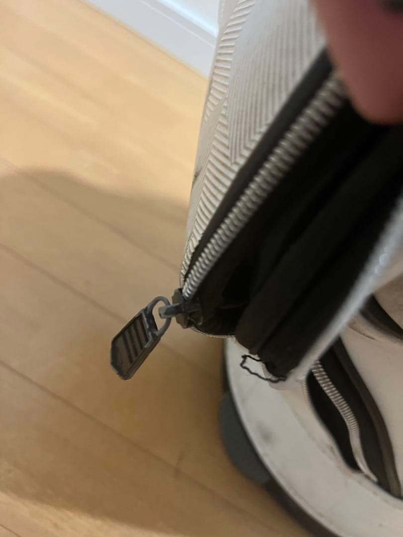 OAKLEY ゴルフバッグ・キャディバッグ ホワイト　ヘッドカバー付き