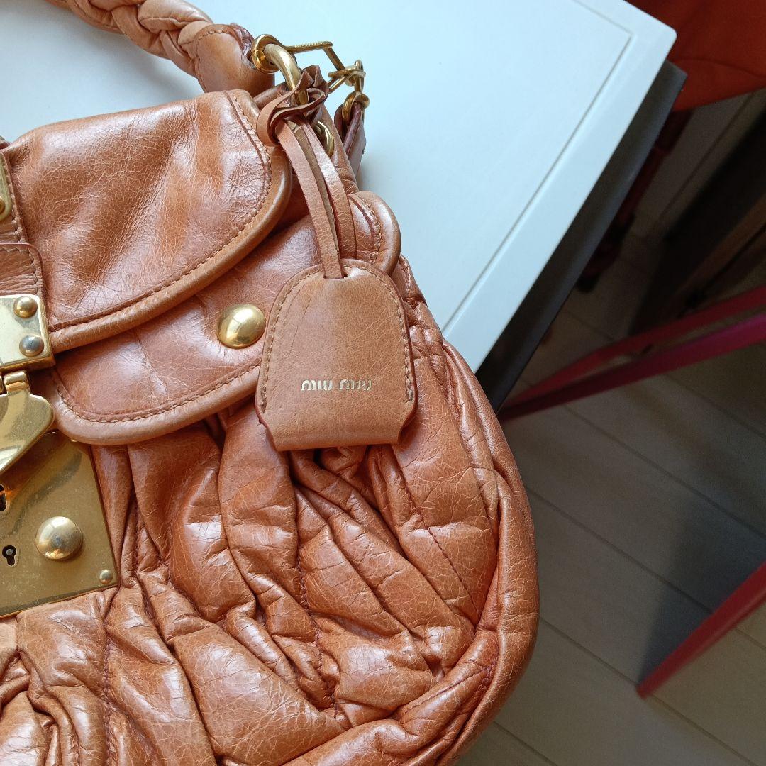 miu miu ピンクレザーショルダーバッグ　ハンドバッグ