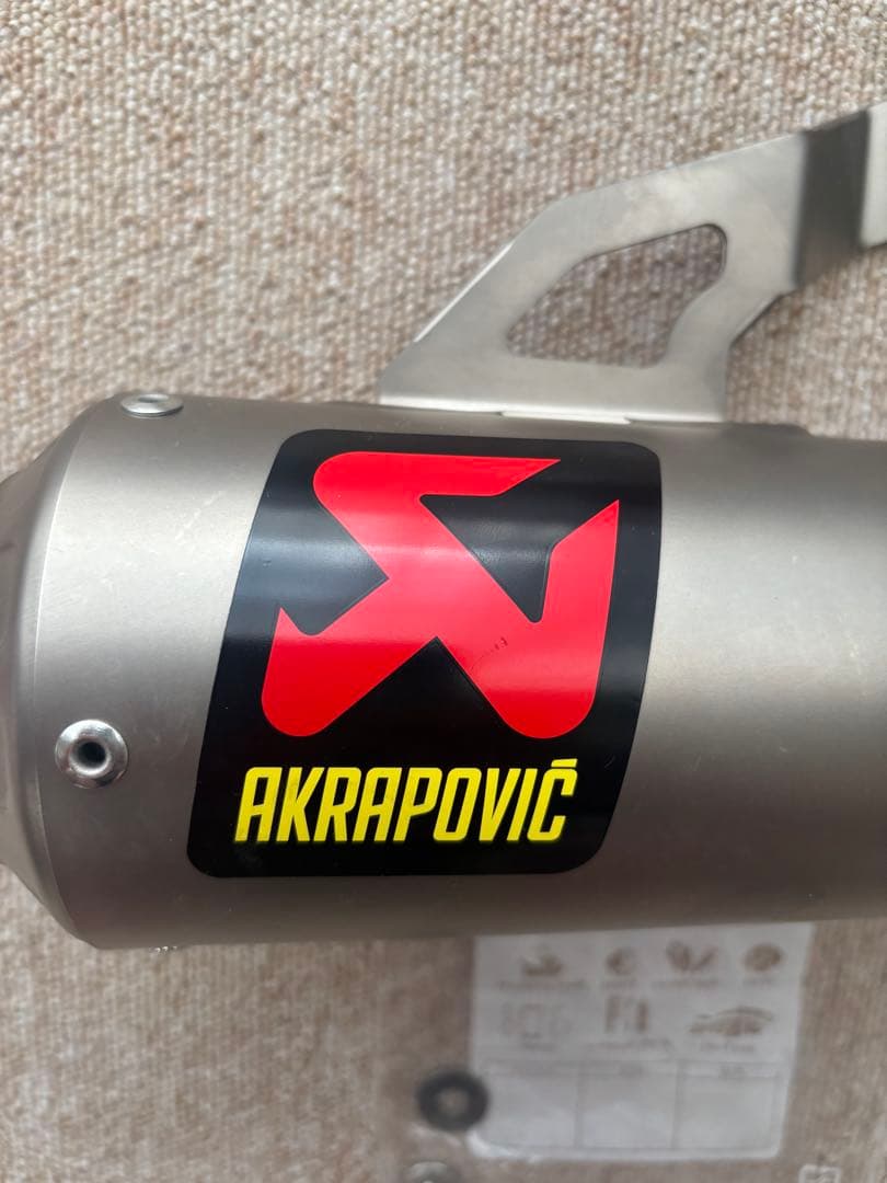 S1000RR アクラポビッチスリップオン 2年程使用S-B10SO11-CBT