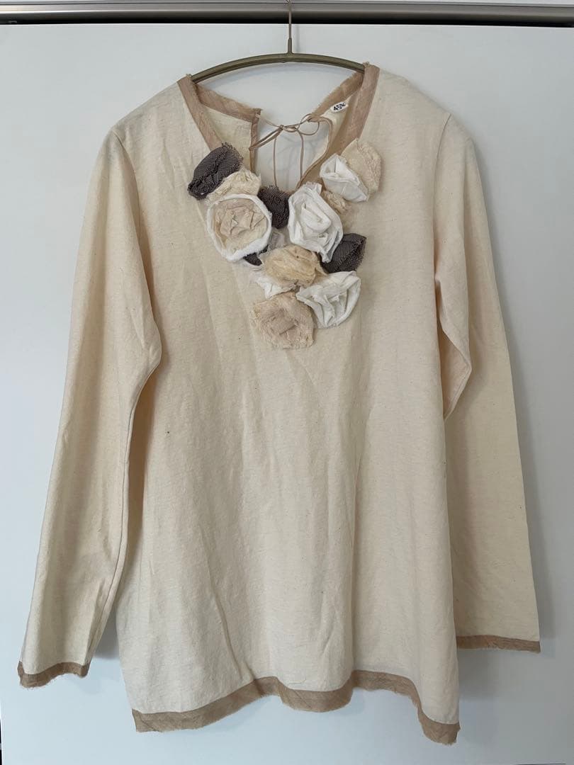 美品　45R コサージュ　長袖Tシャツ　ベージュ　シルク混　チュニック
