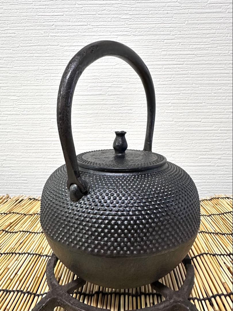 未使用品コンディション 南部秀山堂 佐藤 勝弘作 １５型 砂鉄瓶 鉄瓶　南部鉄瓶