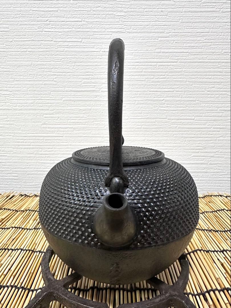 未使用品コンディション 南部秀山堂 佐藤 勝弘作 １５型 砂鉄瓶 鉄瓶　南部鉄瓶