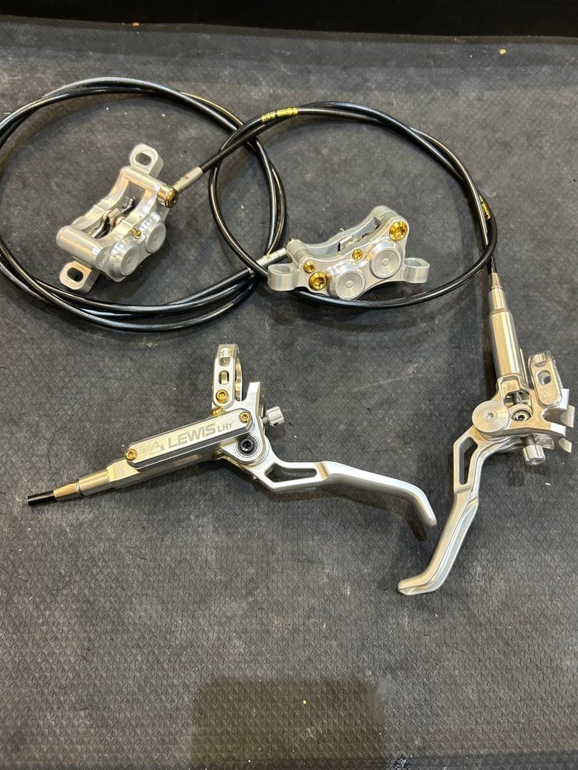 LEWIS LHT 4ピストン　チタンブレーキ　ローターおまけ付き