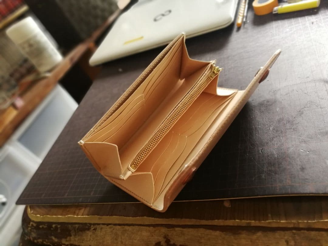 ロングウォレット　革製