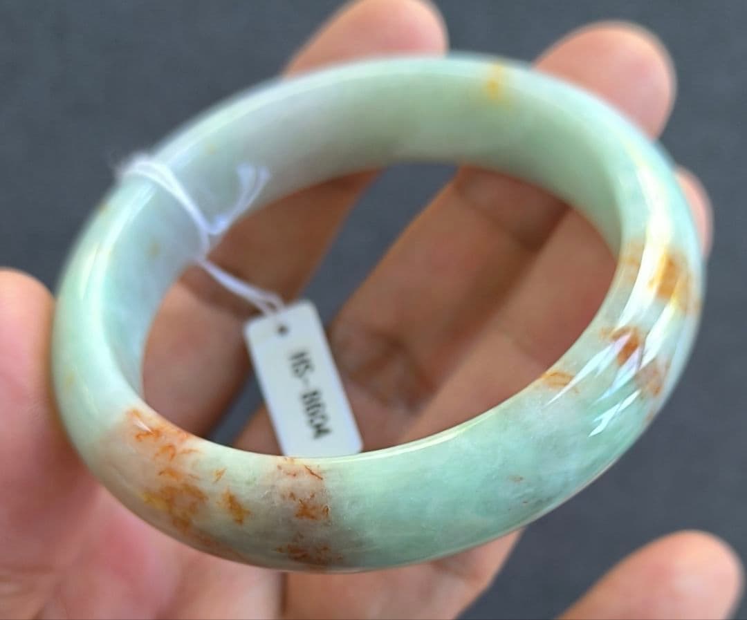 【日本鑑別書付:种水】ミャンマー産紅翡翠のバングル（内径57.5ミリ）8604