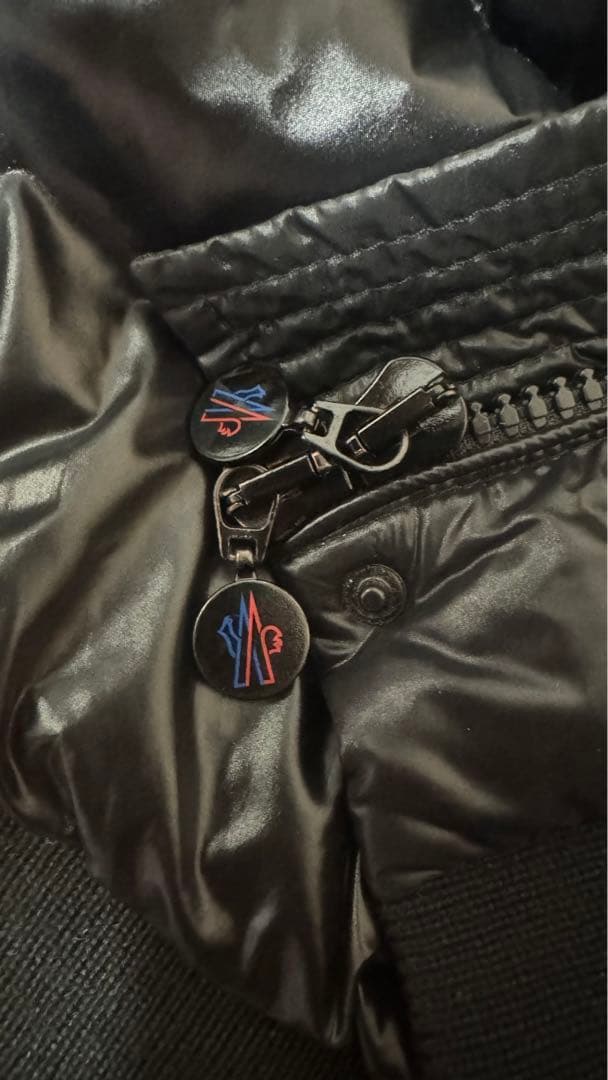 超お得‼️ MONCER ブラックファーダウンベスト ［ファー付き］