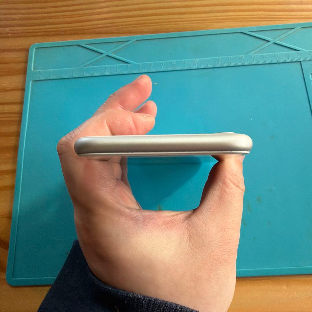 iPhone8 64G シルバー SIMフリー バッテリー100% 訳あり