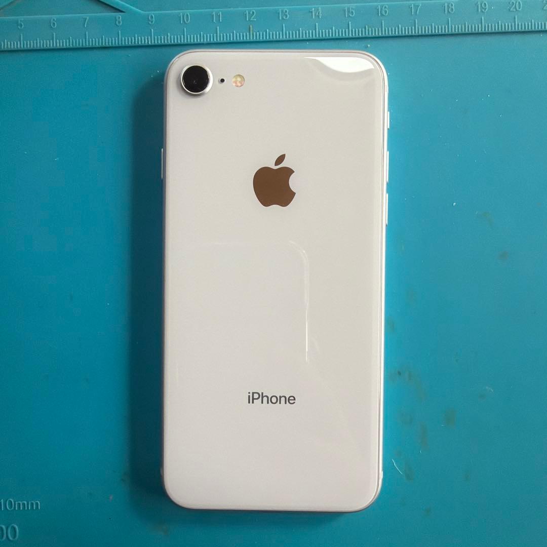 iPhone8 64G シルバー SIMフリー バッテリー100% 訳あり