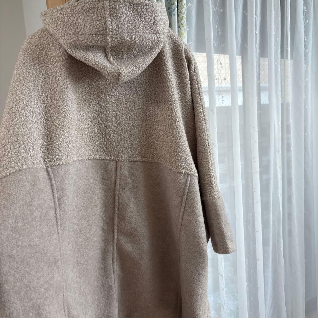 フード付きベージュボアコート