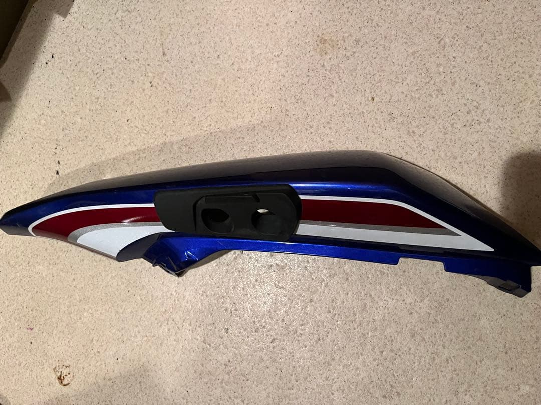 CB400SF NC42後期 テールカウル　トリコロール