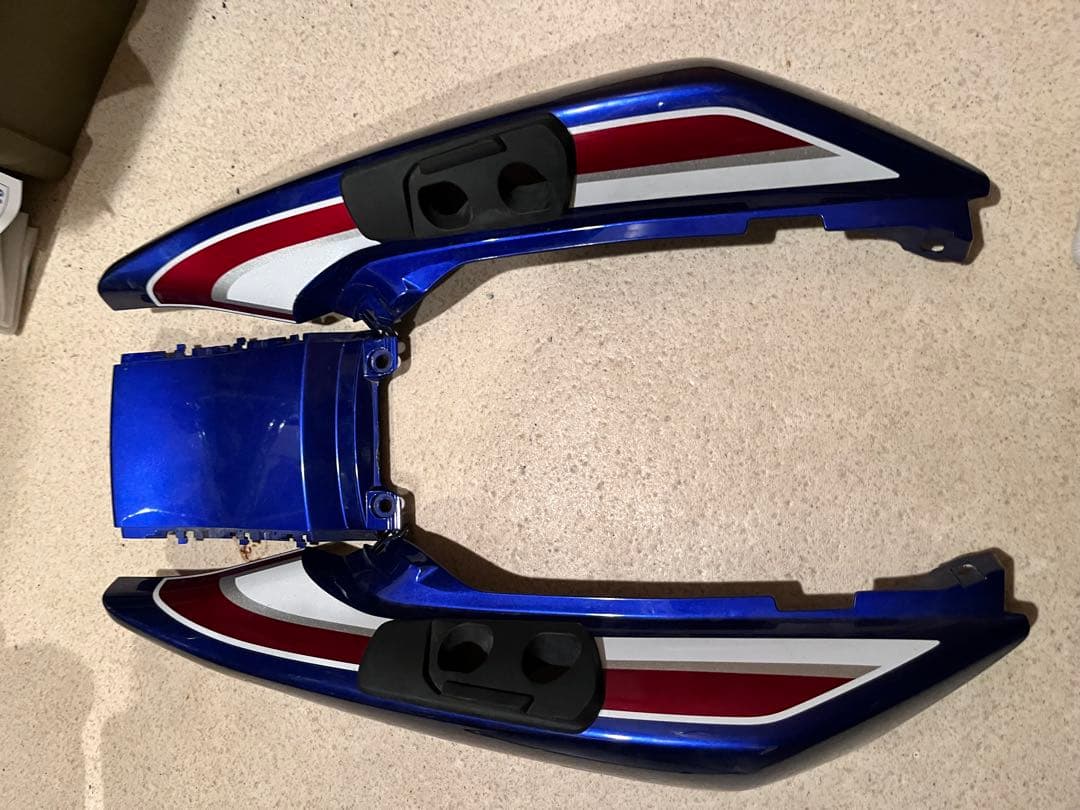 CB400SF NC42後期 テールカウル　トリコロール