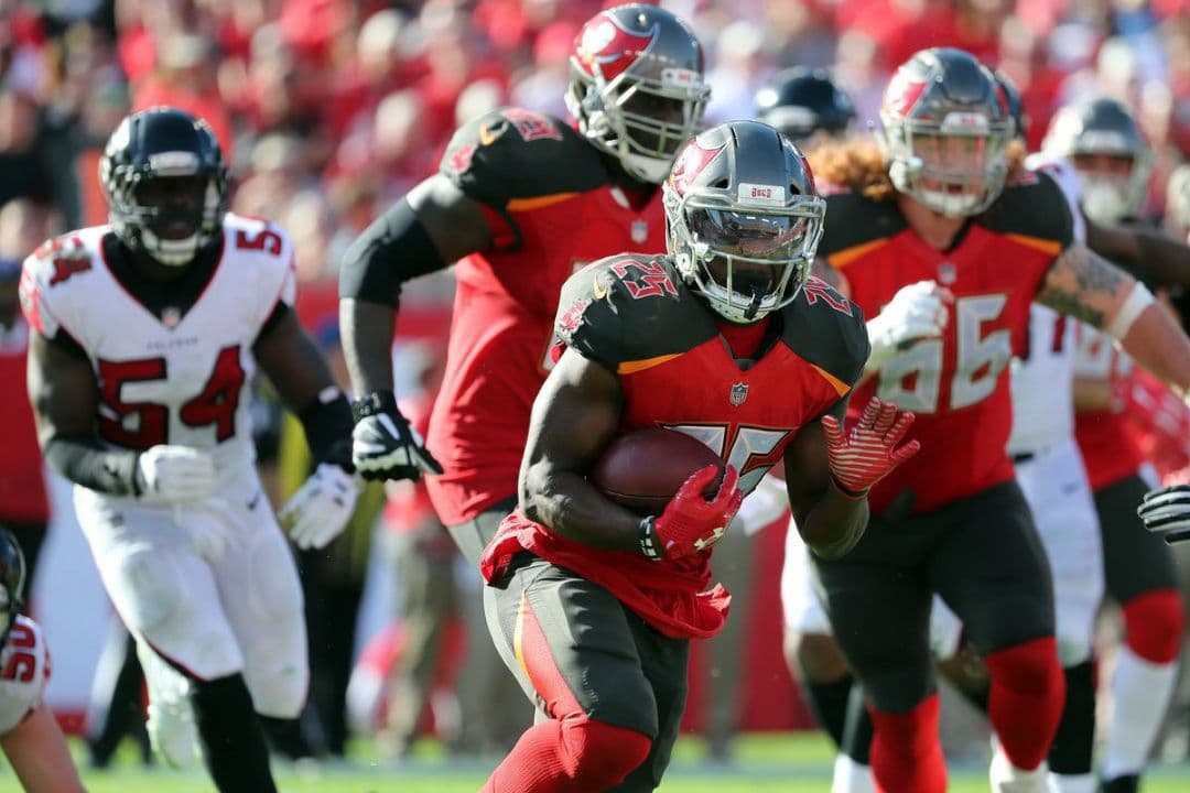 【新品未使用・稀少モデル‼】ナイキ製　NFL バッカニアーズ　ジャケット　XXL