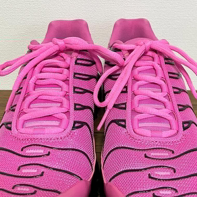 美品 ナイキ ウィメンズ エア マックス プラス SE ピンク 24.5m