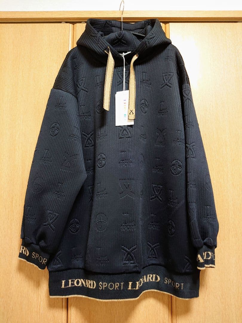 【新品タグ付】レオナール 極近年 フーディ チュニック ４２〜４４ ブラック