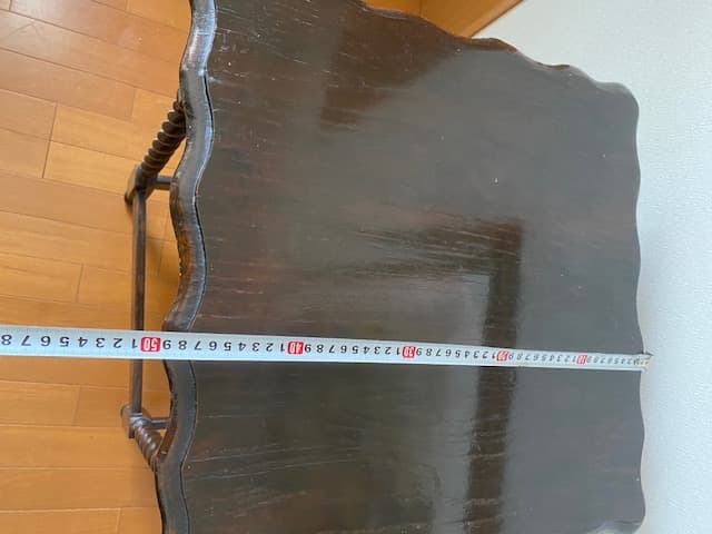 イギリスのアンティーク家具　ツイストレッグのオケージョナルテーブル