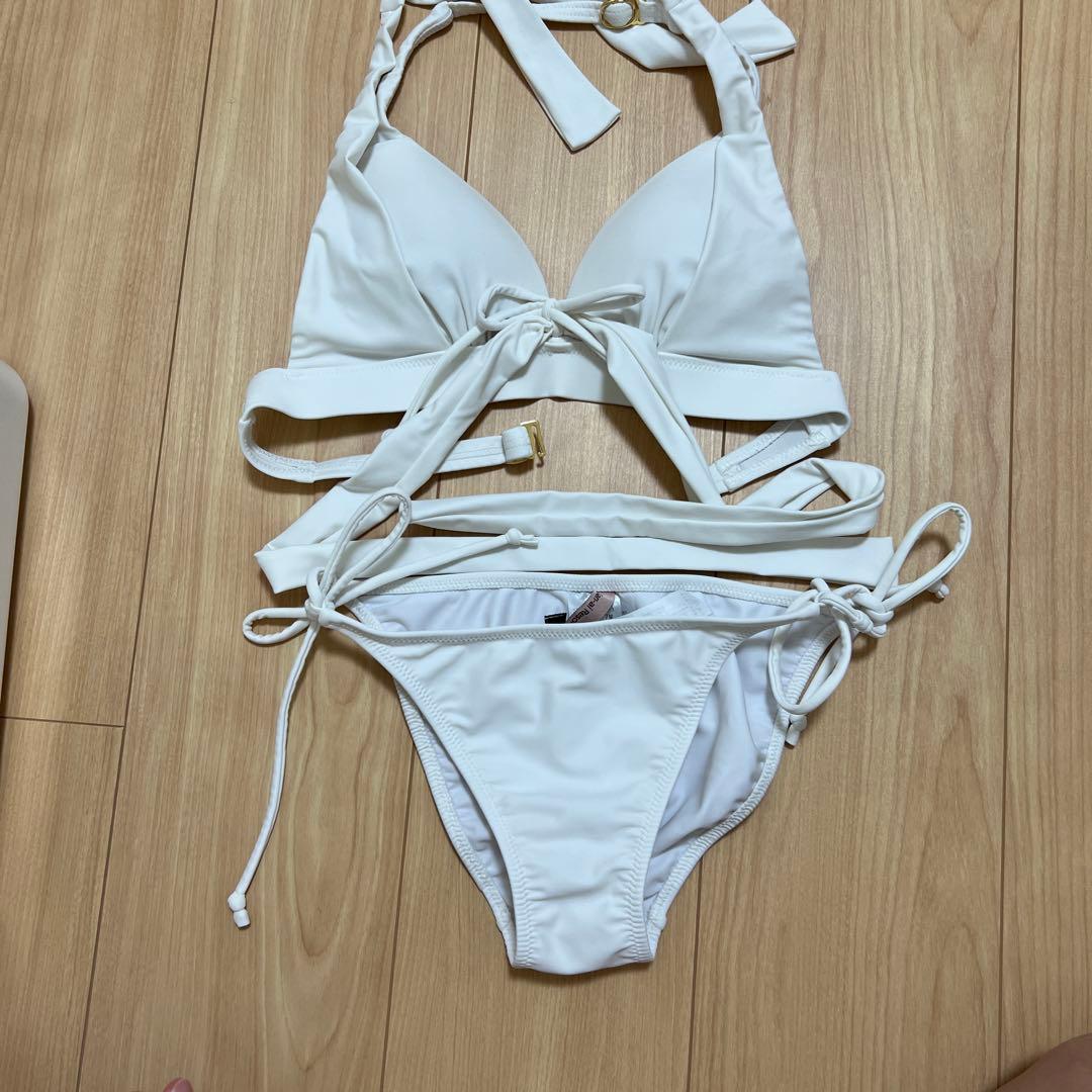 ホワイト ノンワイヤービキニ 7M