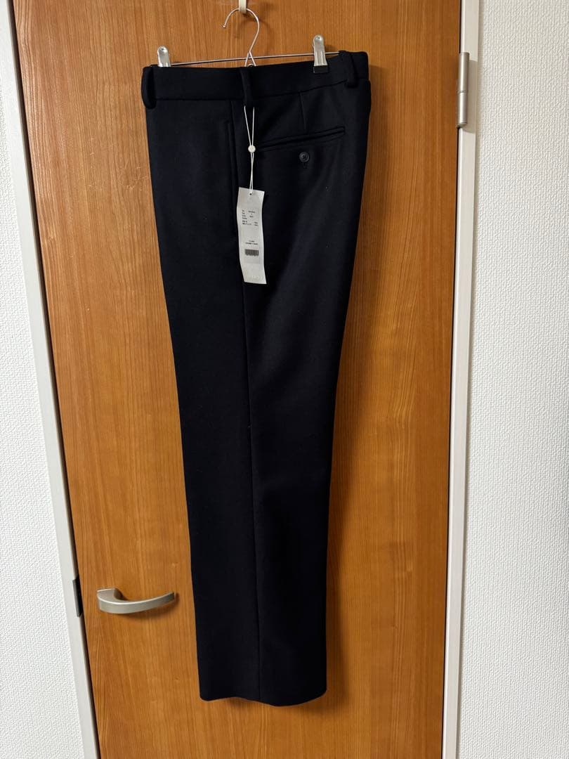 COMOLI 3 ライトメルトン パイプドステムパンツ