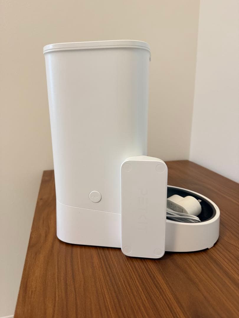 ぱ*ん様 新品未使用　ペットカメラ付き自動給餌器