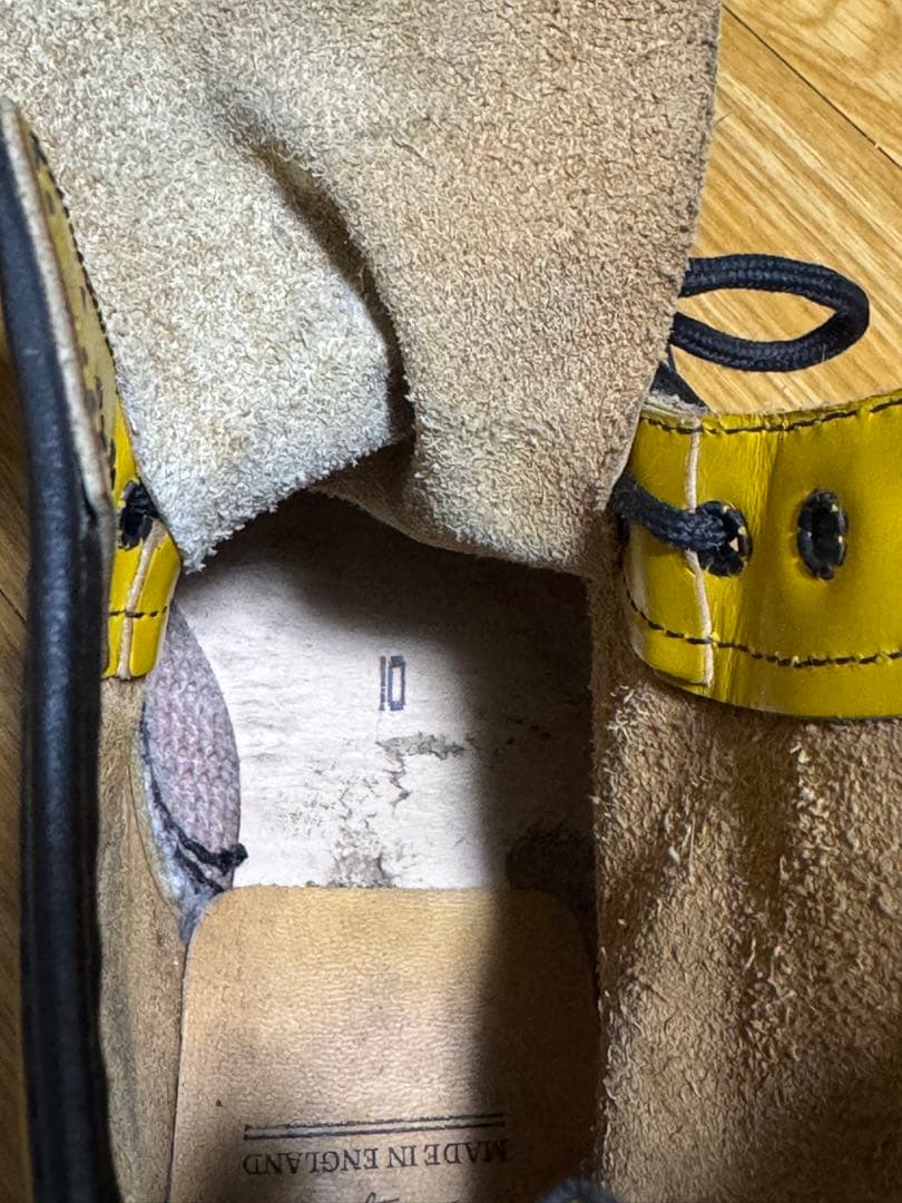 ドクターマーチン 8ホール イエロー