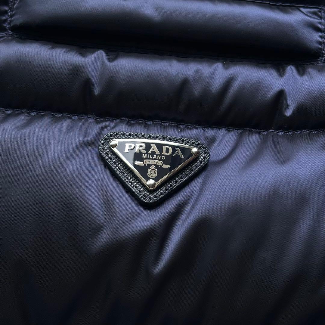 【極美品】近年モデル プラダ ダウンベスト 38 ネイビー 三角ロゴプレート