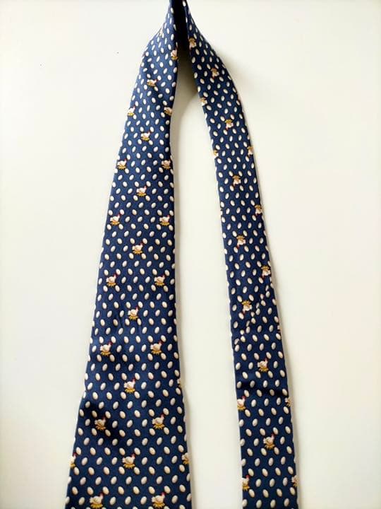 美品レア柄HERMES エルメスシルクネクタイフランス製　ニワトリ卵 ロゴ