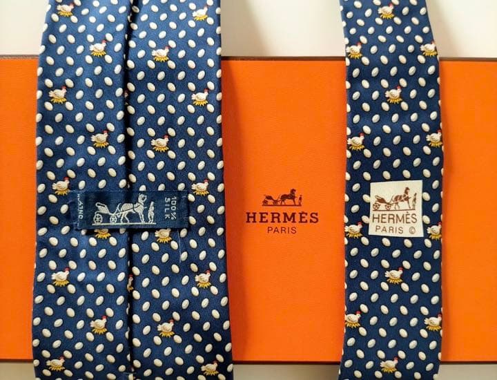 美品レア柄HERMES エルメスシルクネクタイフランス製　ニワトリ卵 ロゴ
