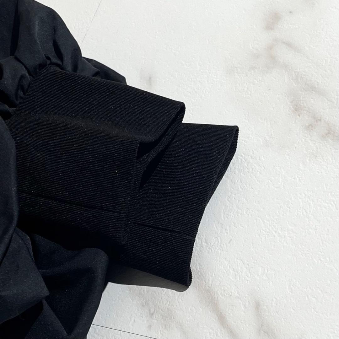 未使用　Her praha litmus　ハーフジップ　ショート　トップス　黒