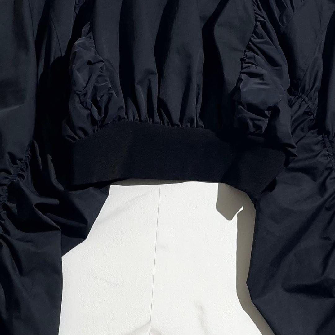 未使用　Her praha litmus　ハーフジップ　ショート　トップス　黒