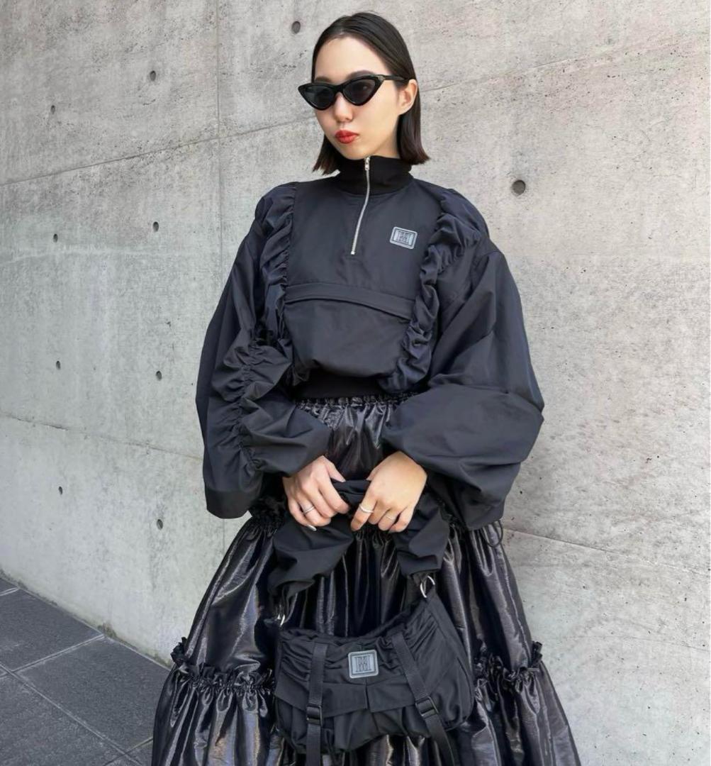 未使用　Her praha litmus　ハーフジップ　ショート　トップス　黒