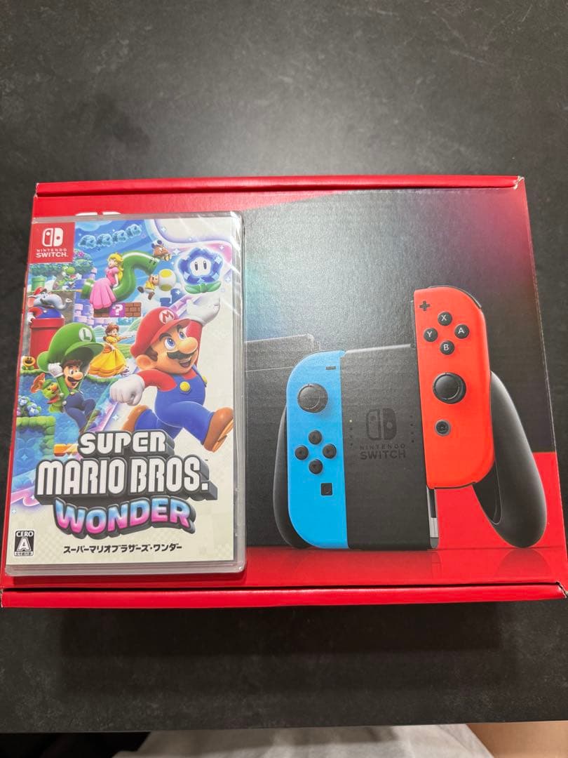 Nintendo Switch 本体 + Super Mario Bros.