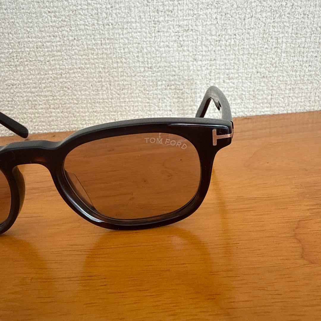 【美品】トムフォード サングラスTOMFORD TF1122-D 52E