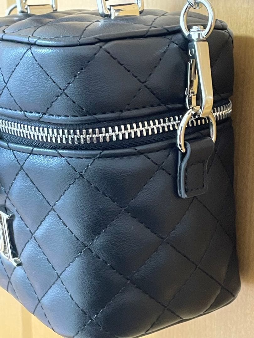 Darichダーリッチ キルティングスクエアミニバック シルバーパーツ ブラック