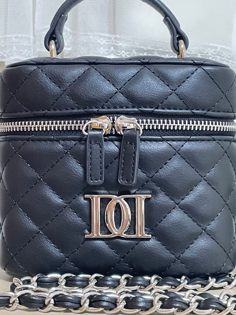 Darichダーリッチ キルティングスクエアミニバック シルバーパーツ ブラック