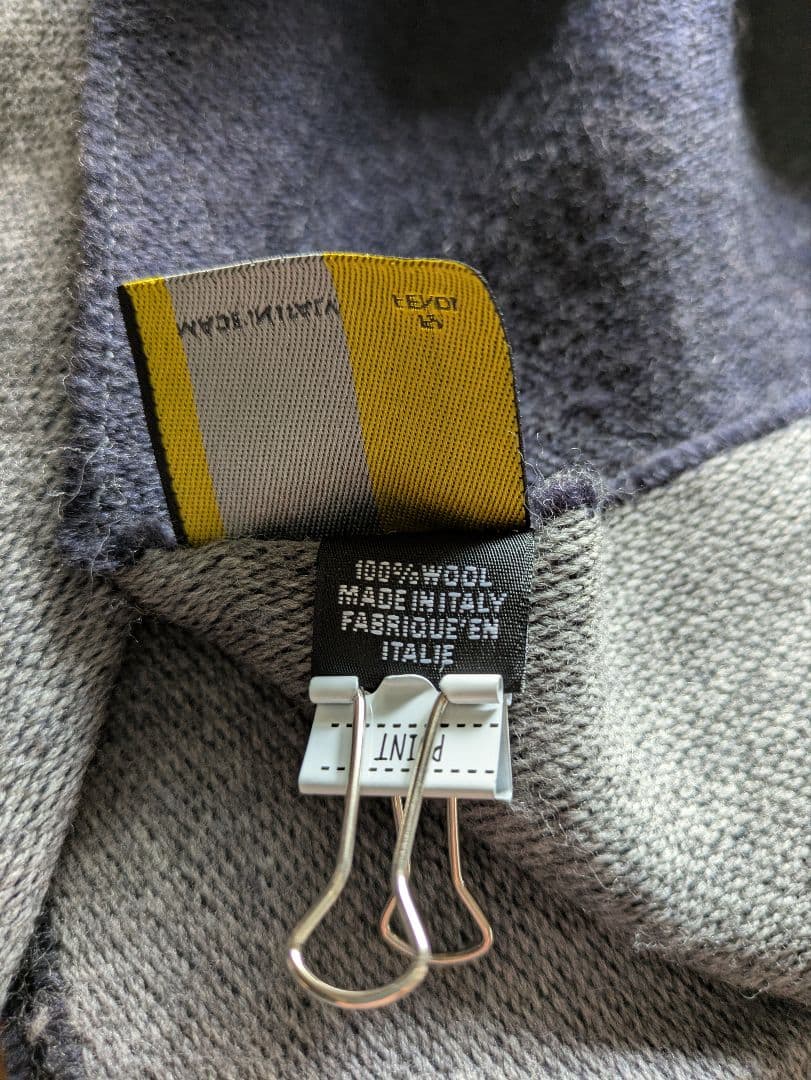 FENDI ダークグレー ×ネイビー　マフラー フリンジ付き