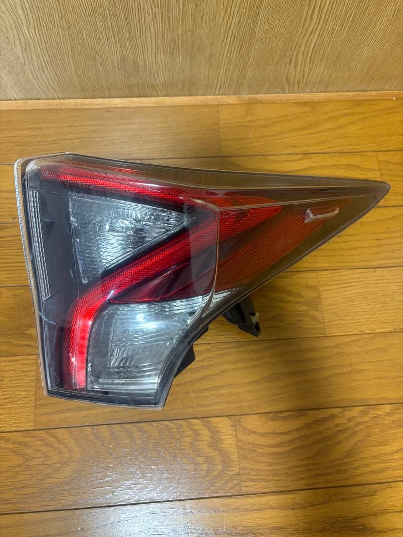 トヨタ 50系プリウス 前期 純正テールランプ左右セット