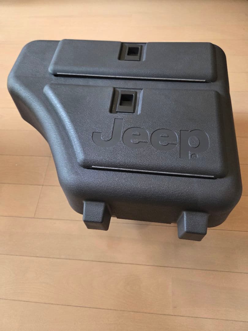 きりん　　Jeepチェロキーxj(7MX)ラゲッジサイドボックス