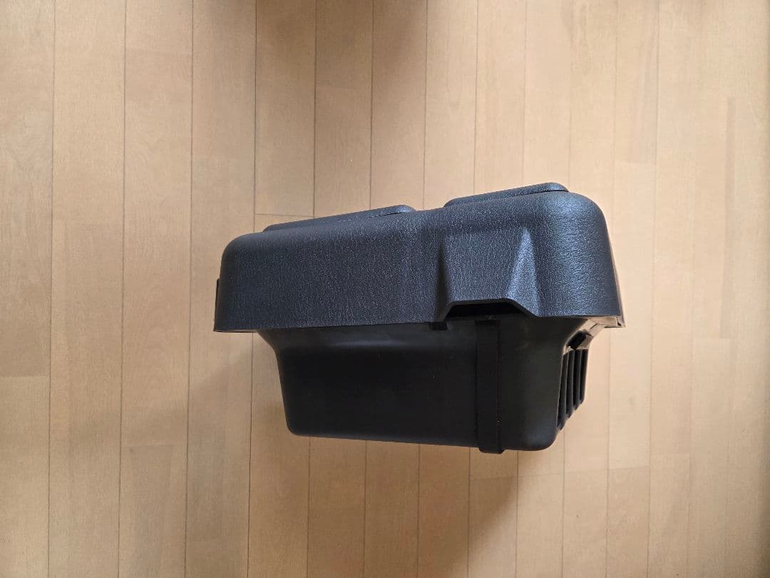 きりん　　Jeepチェロキーxj(7MX)ラゲッジサイドボックス