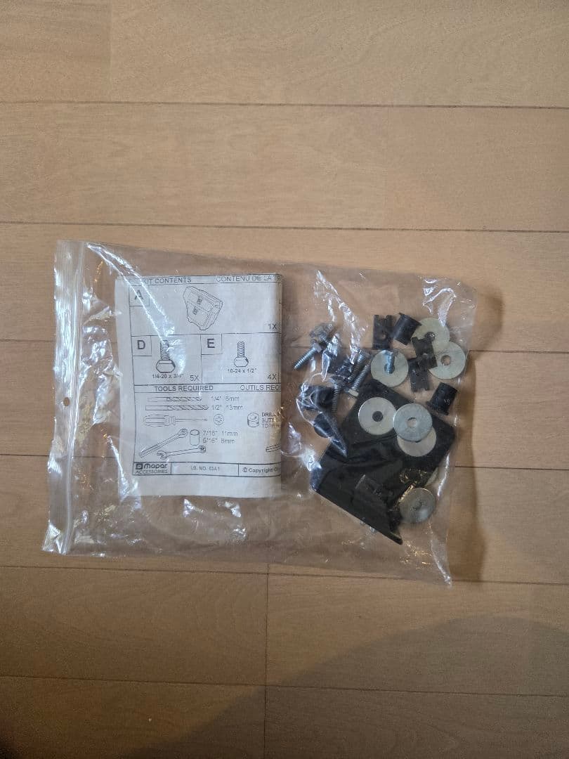 きりん　　Jeepチェロキーxj(7MX)ラゲッジサイドボックス