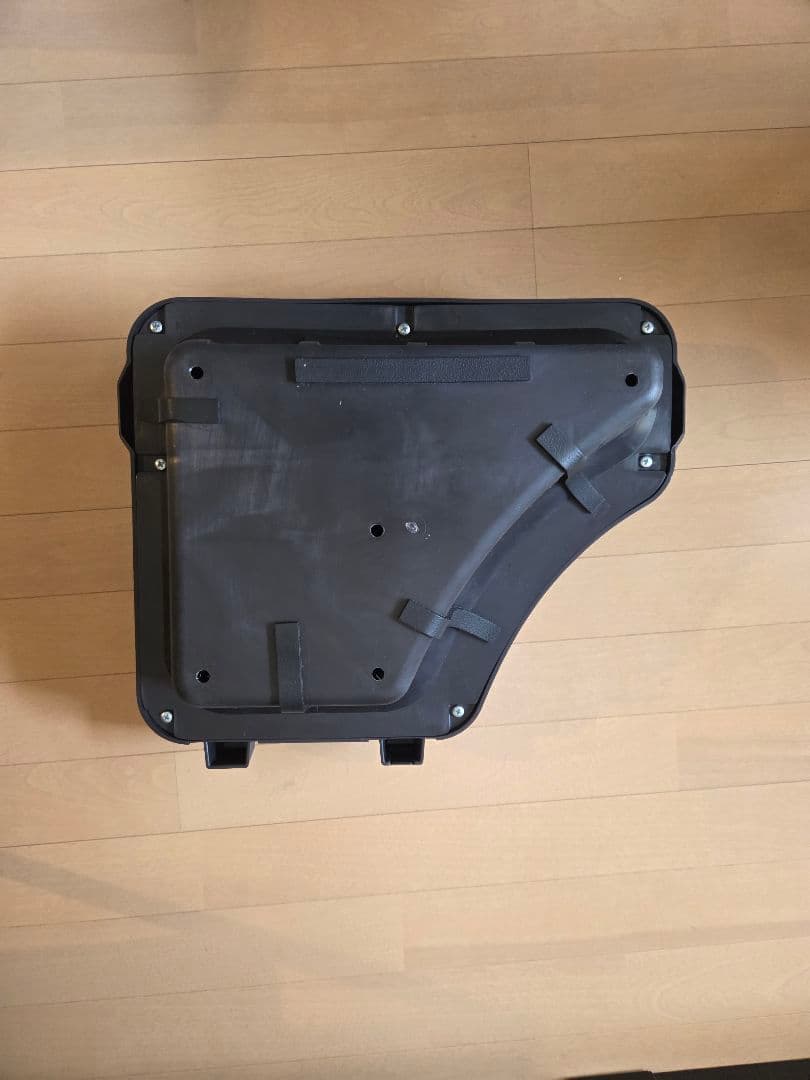 きりん　　Jeepチェロキーxj(7MX)ラゲッジサイドボックス