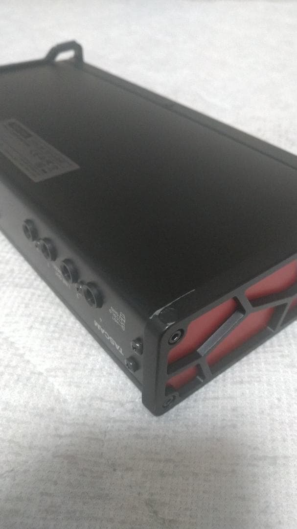 TASCAM US-4x4HR オーディオインターフェイス