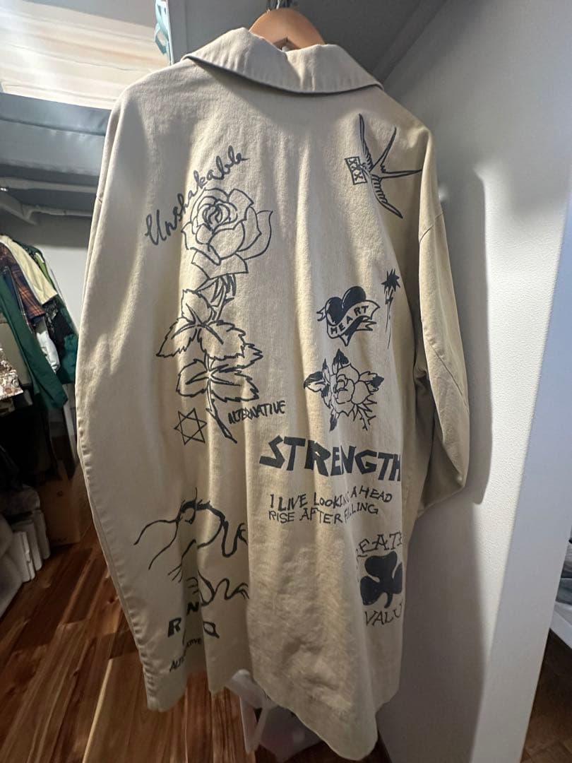 アールエヌエー 落書き ペイント トレンチコート