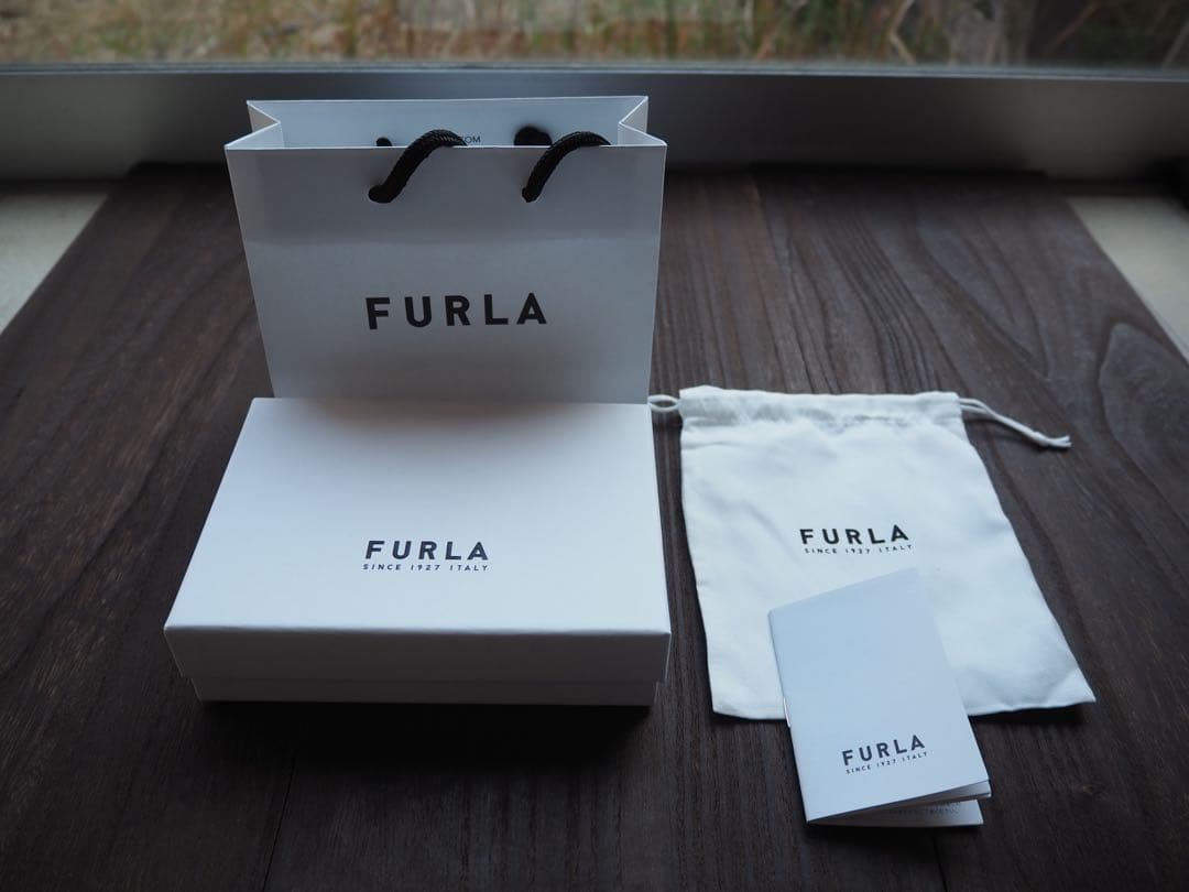 FURLA グレー 二つ折り財布