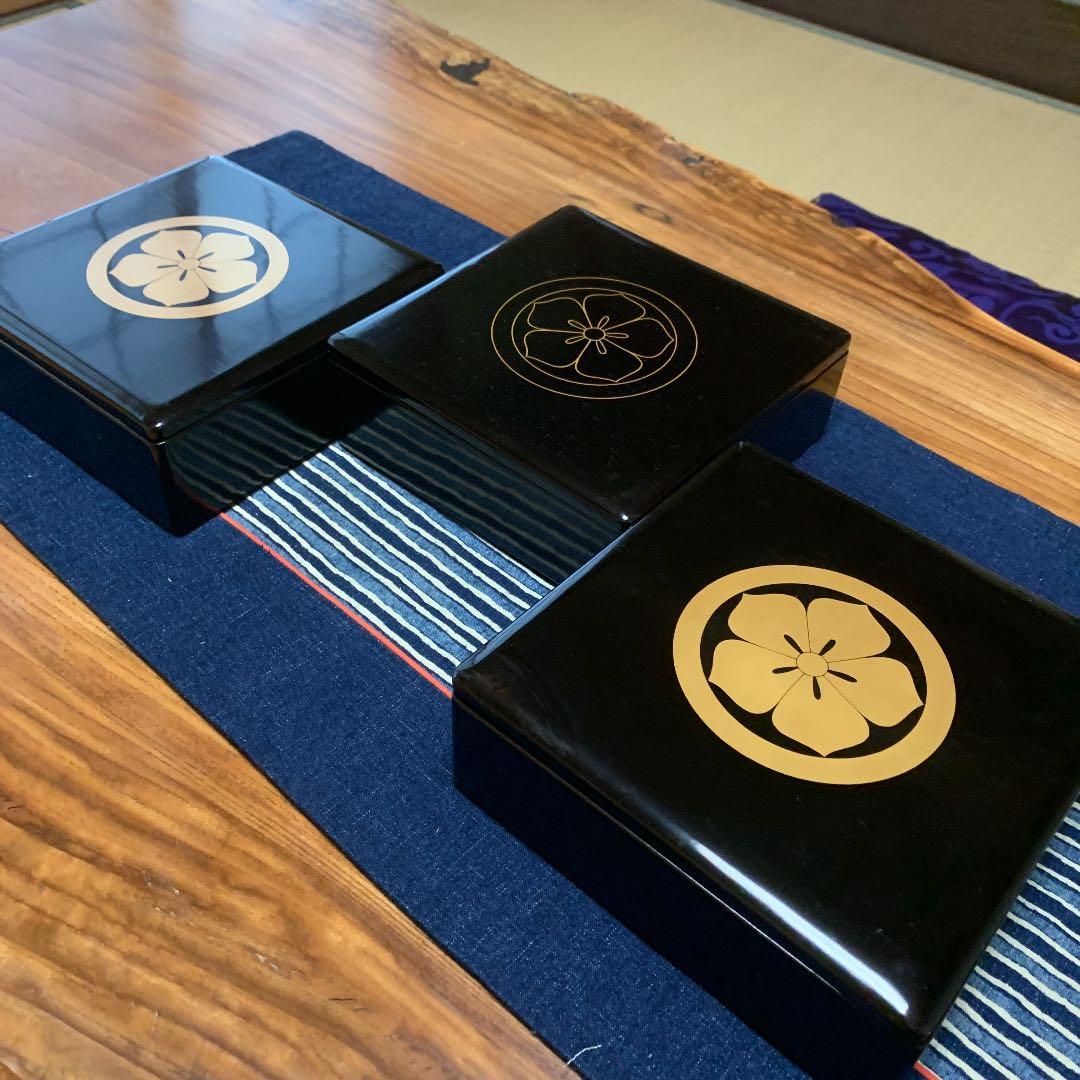 家紋入り一段重三揃い　輪島塗