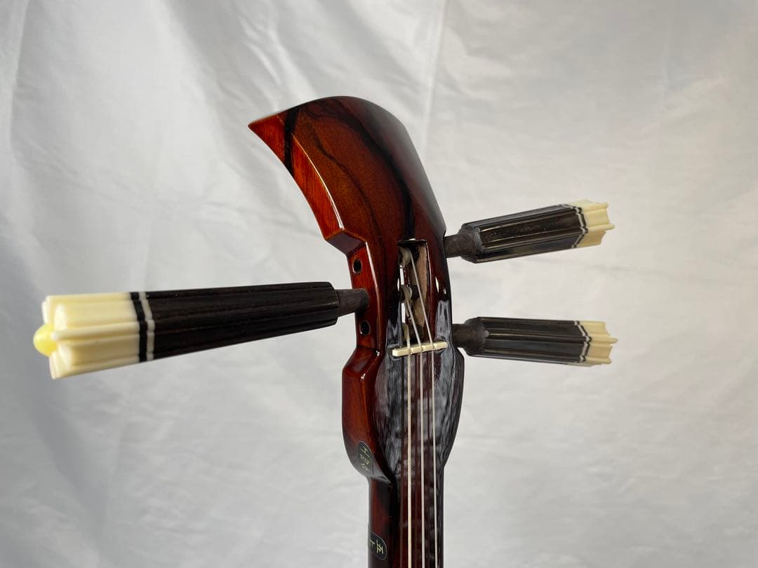 縞黒檀/カマゴン棹 強化張り・蛇皮三線