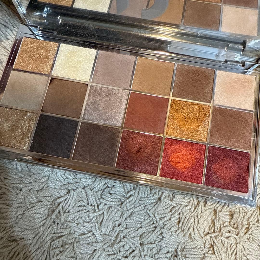 BYREDO BIBLIOPHILIA アイシャドウパレット