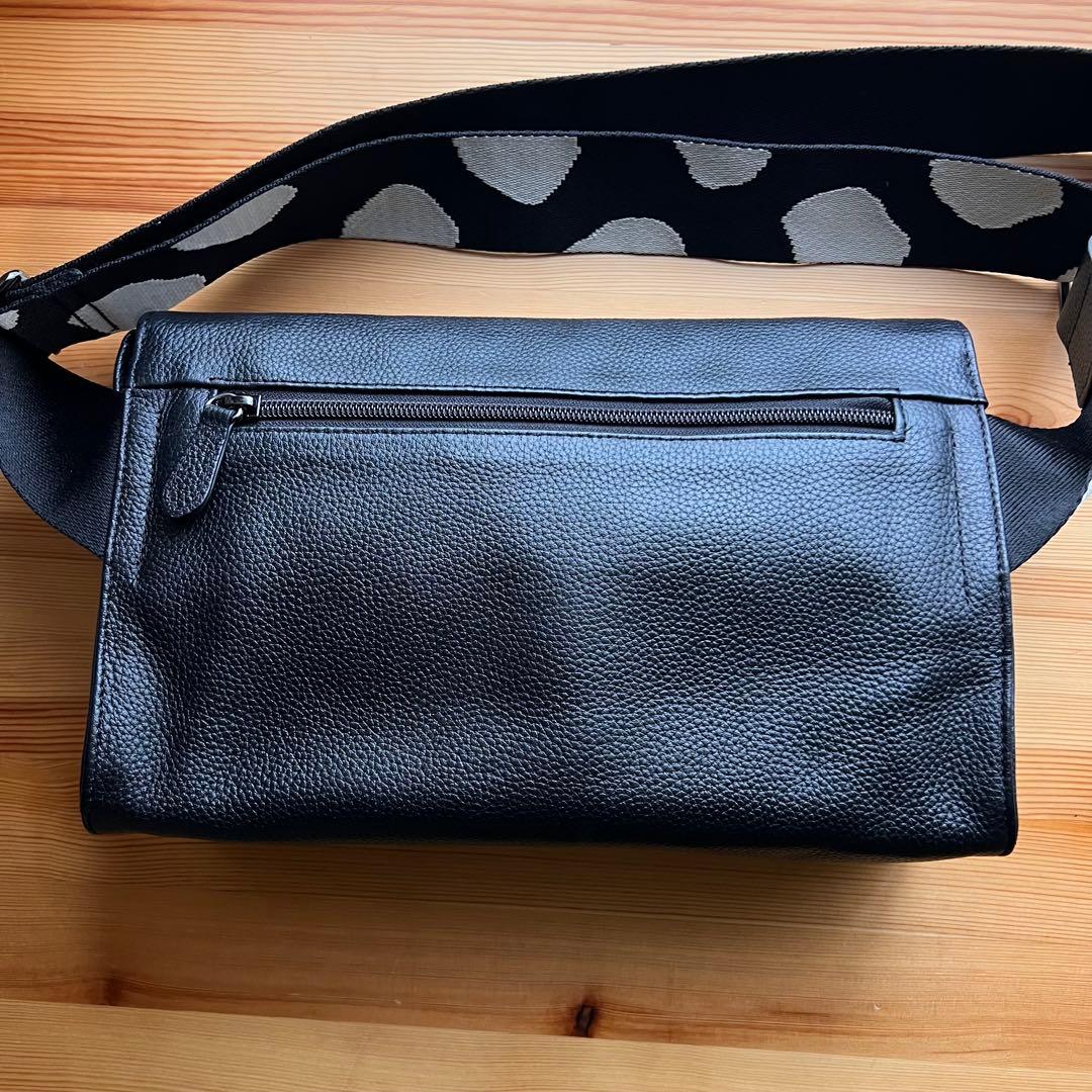 美品✨イアパピヨネ ダルメシアン ワイドテープショルダー 柄 ブラック