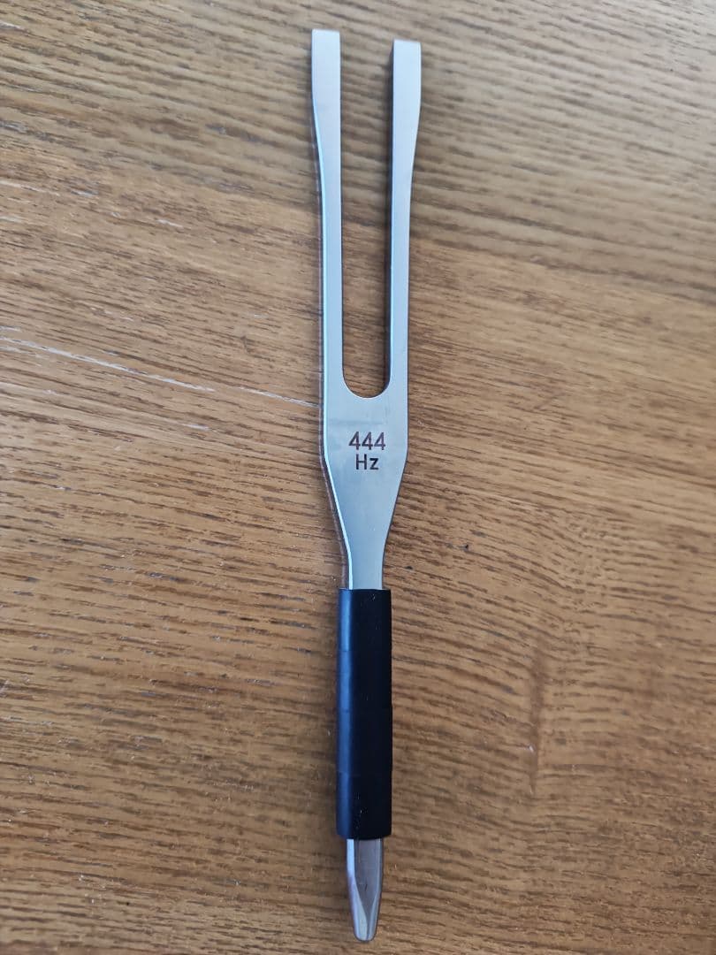 【美品】ペット専用　ＭＩチューナー「ザ・ペット」444Ｈｚ　マドモアゼル愛