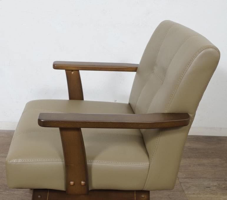 ベル　高級　肘あて付き　回転チェアー　高さ調節２段階 事務椅子　こたつ椅子