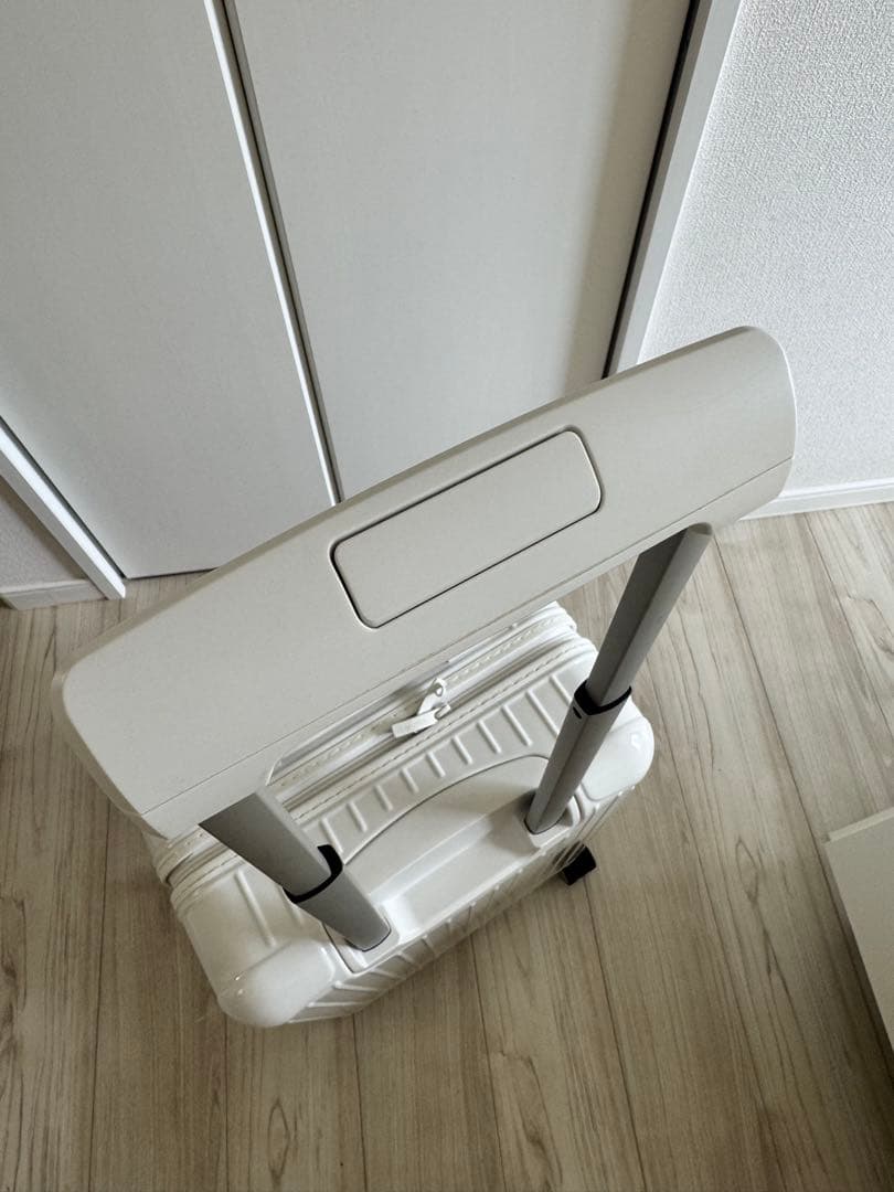 新品同様 RIMOWA 36L Essential cabin 機内持込サイズ白